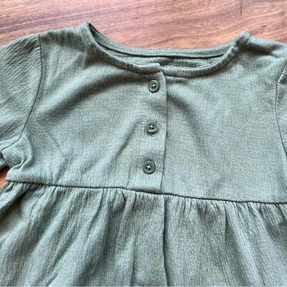 4 for $10 ๐ Carter's Green Top with Floral Pants Set - Picture 4 of 9